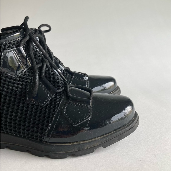 Sorel Black Patent Leather Fabric Rubber Outsole Lace Up Boots size 6.5 - Picture 4 of 15